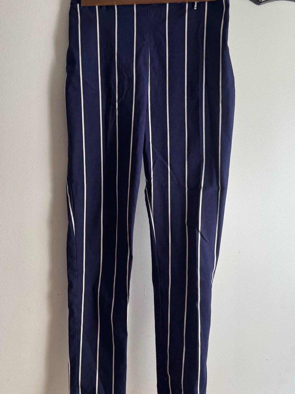 Forever 21 navy blue with white vertical striped pants size S side zipper